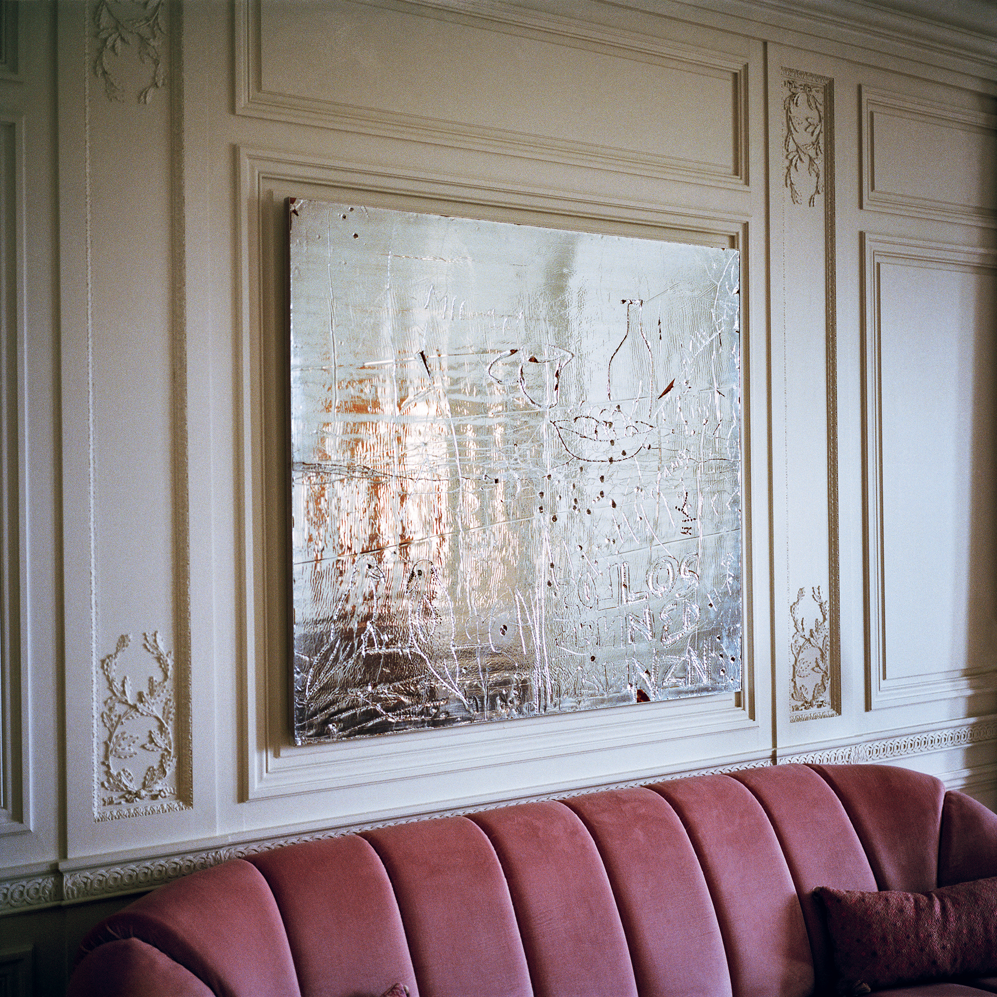 Boiseries Louis XVI sobres sur-mesure pour collectionneur art contemporain, Hotel Le Pierre, New York